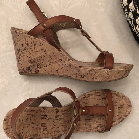 Cute brown sandal wedge - Picture 2 of 8